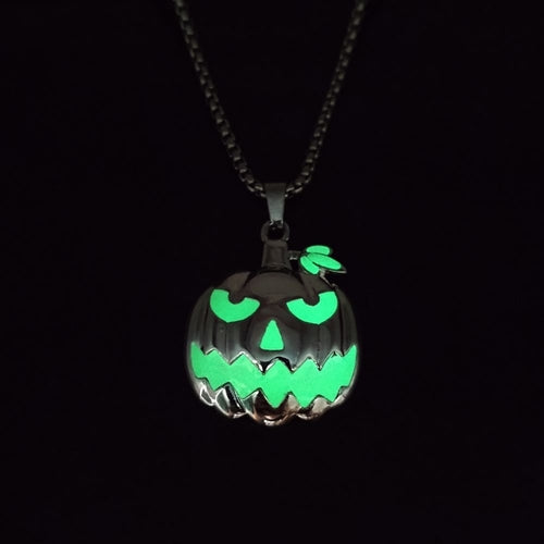 Luminous Halloween Pumpkin Pendant Necklace – Glowing Ghost Festival Jewelry