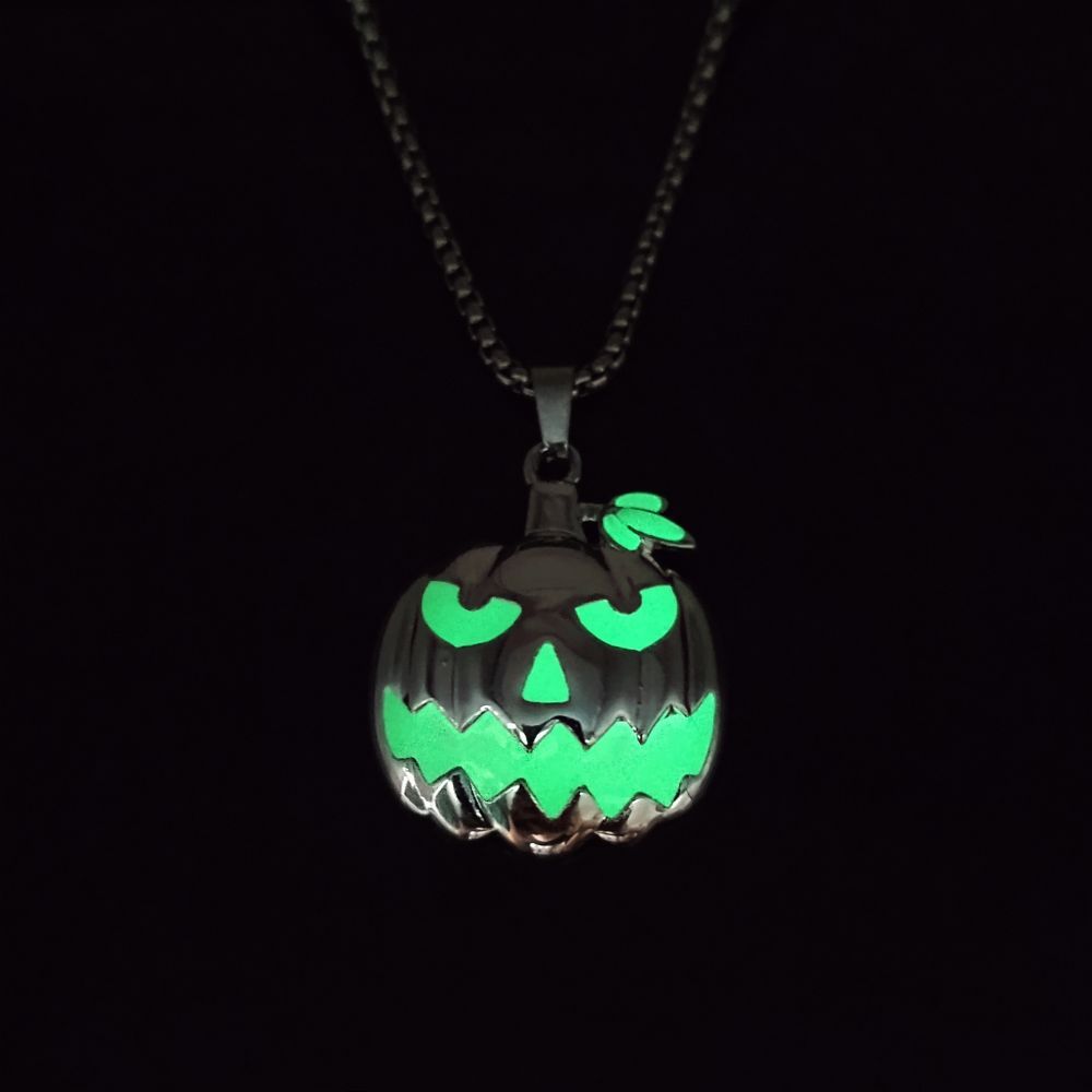 Luminous Halloween Pumpkin Pendant Necklace – Glowing Ghost Festival Jewelry